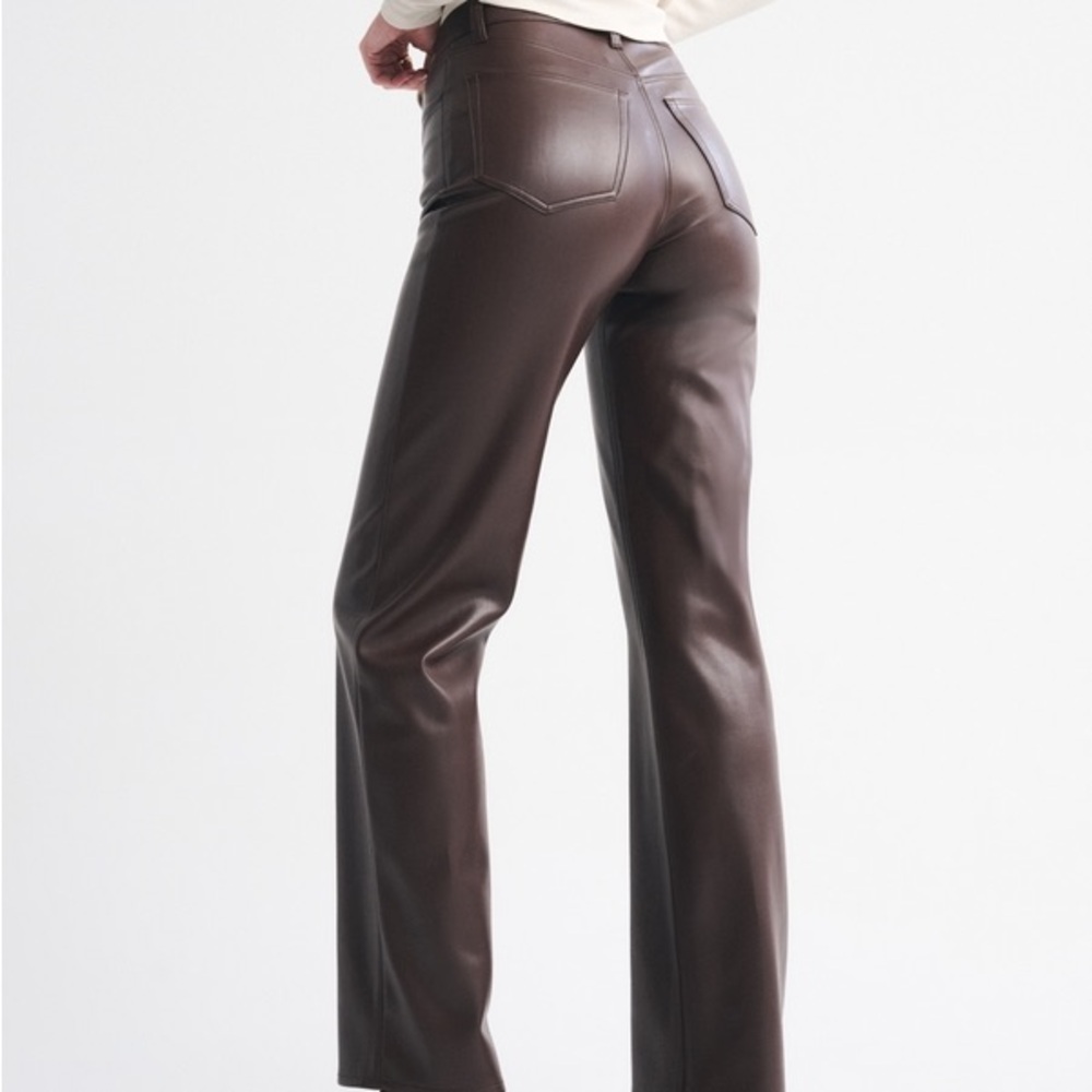 NWT Abercrombie & Fitch 90s high-rise vegan leather pants, coffee brown - Picture 2 of 8
